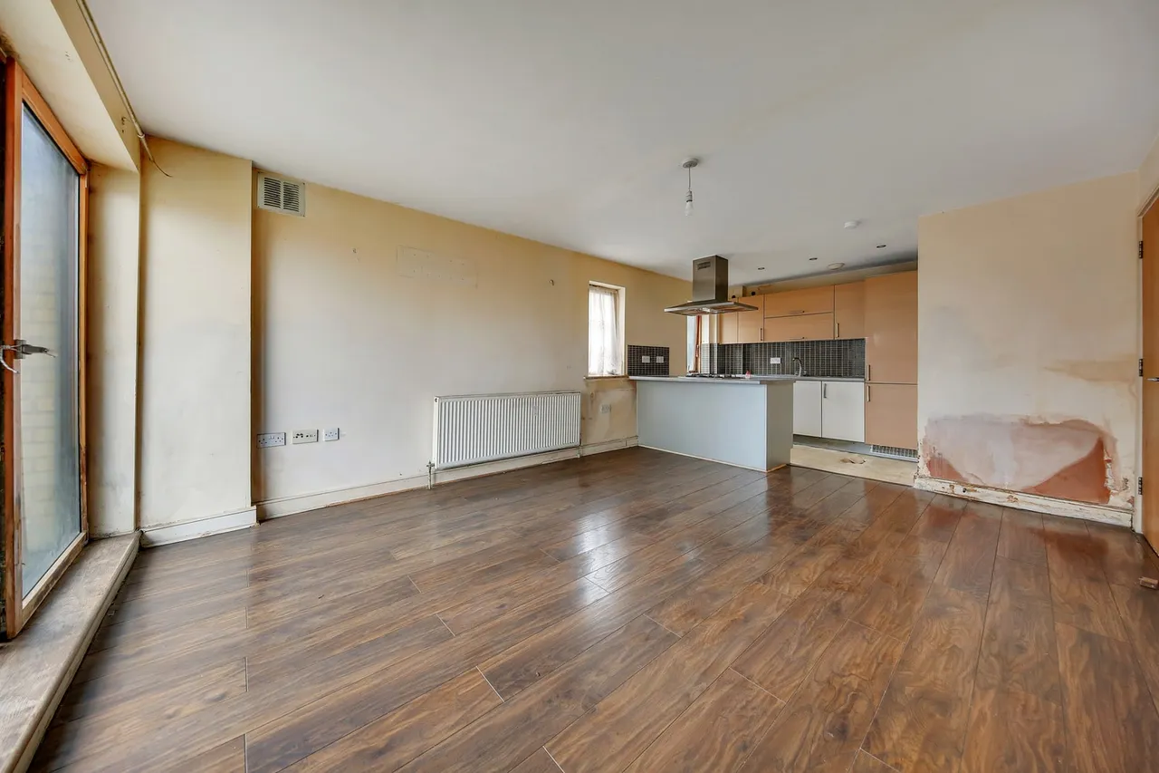 Flat 10 Vector Point, 1-5 Hainault Bridge Parade, London, IG1 4GF, photo 4