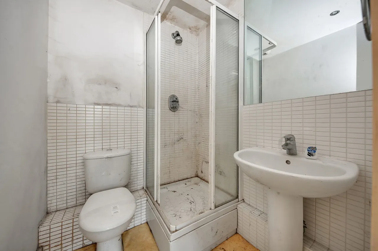 Flat 10 Vector Point, 1-5 Hainault Bridge Parade, London, IG1 4GF, photo 13