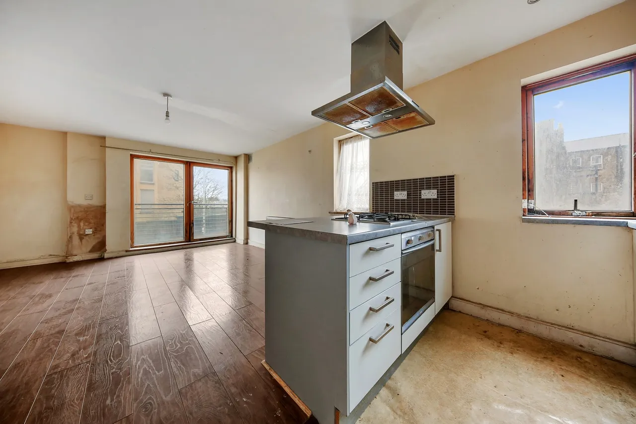 Flat 10 Vector Point, 1-5 Hainault Bridge Parade, London, IG1 4GF, photo 6