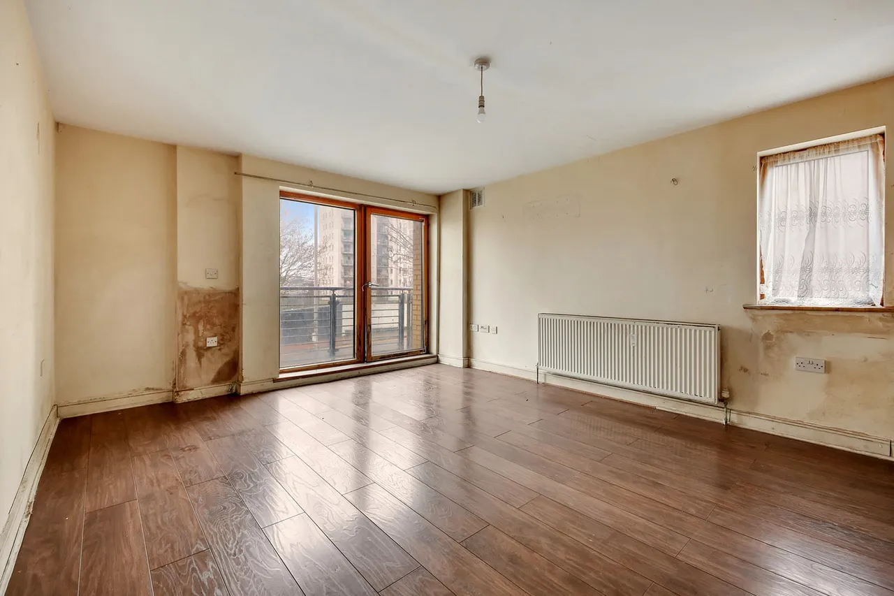 Flat 10 Vector Point, 1-5 Hainault Bridge Parade, London, IG1 4GF, photo 2