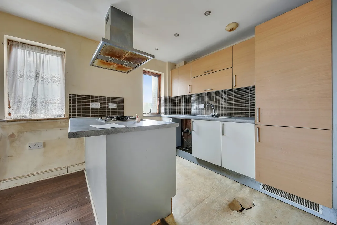 Flat 10 Vector Point, 1-5 Hainault Bridge Parade, London, IG1 4GF, photo 7