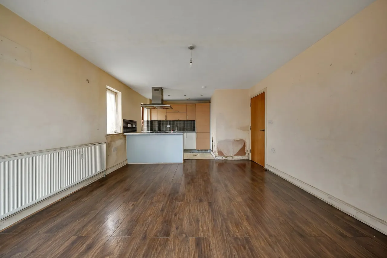 Flat 10 Vector Point, 1-5 Hainault Bridge Parade, London, IG1 4GF, photo 5