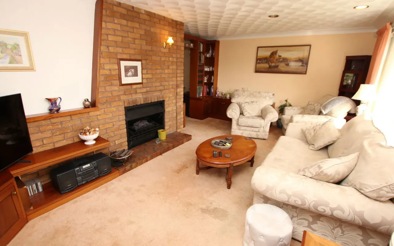 Copperas Close, Millhouse Green, photo 3