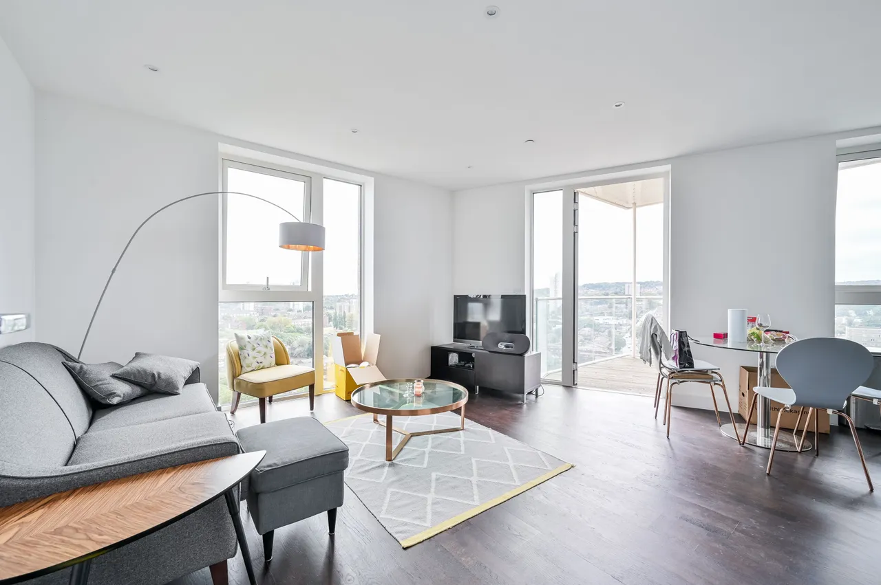 2 bed flat to rent, London, SE18