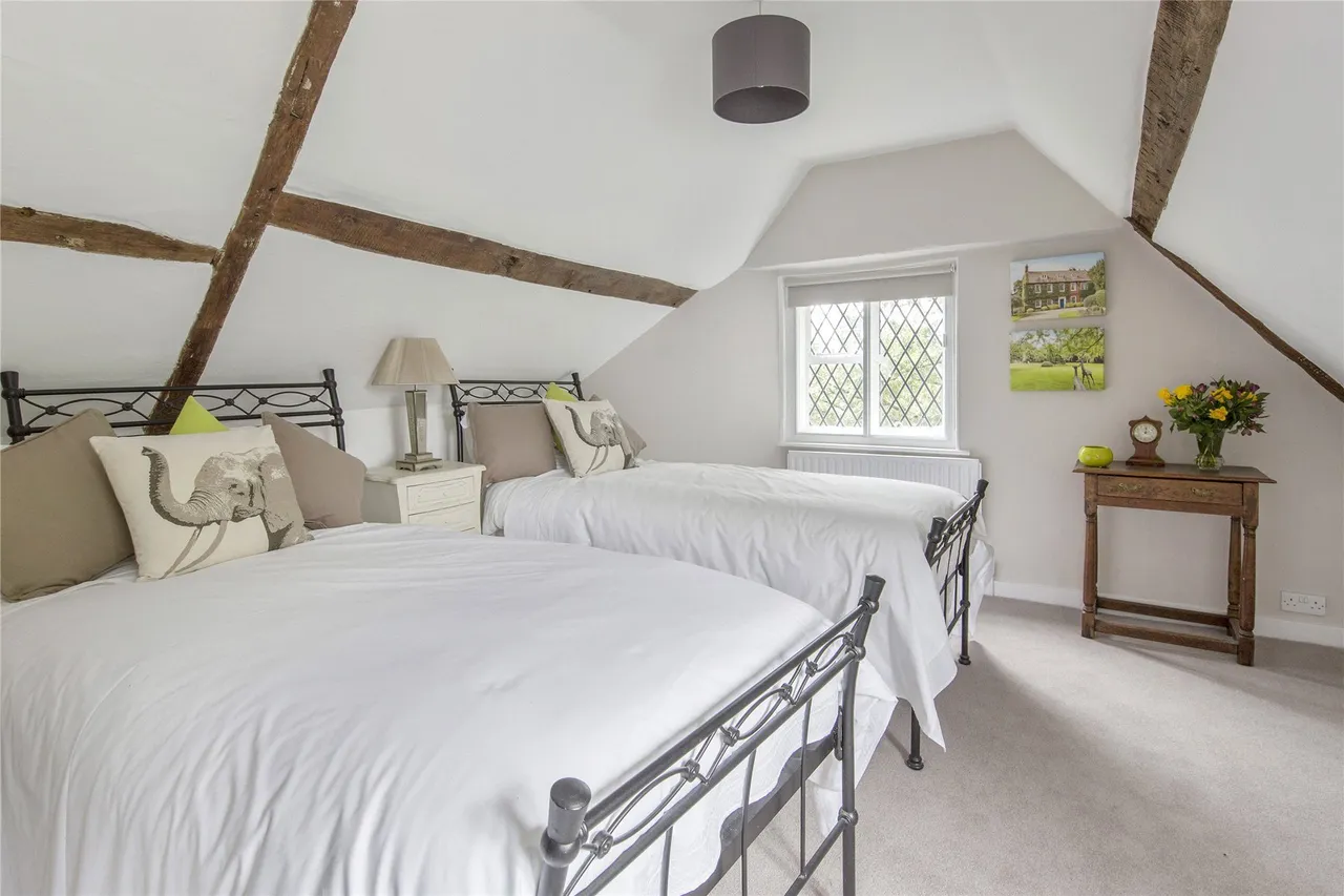 Norwood Farmhouse, Elvedon Road, Cobham, Surrey, KT11, photo 9