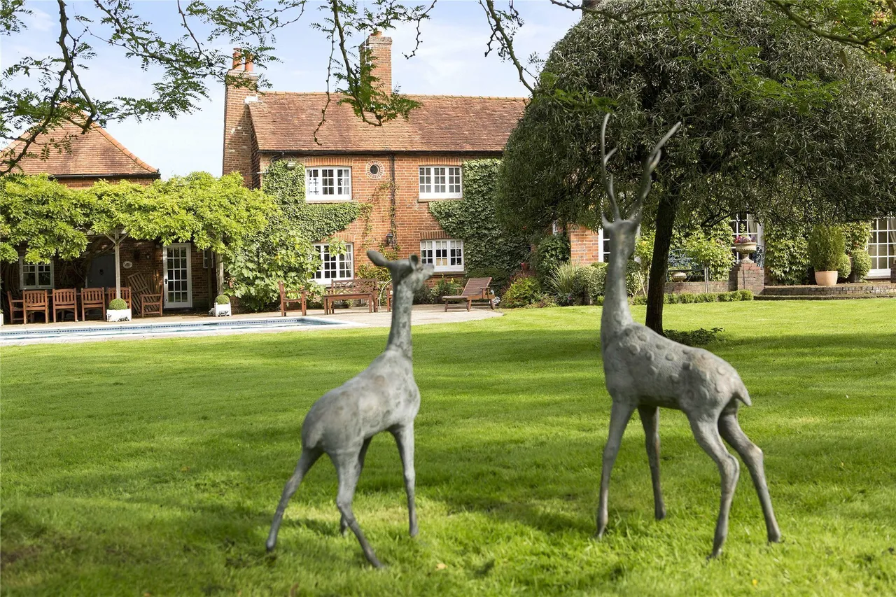 Norwood Farmhouse, Elvedon Road, Cobham, Surrey, KT11, photo 12