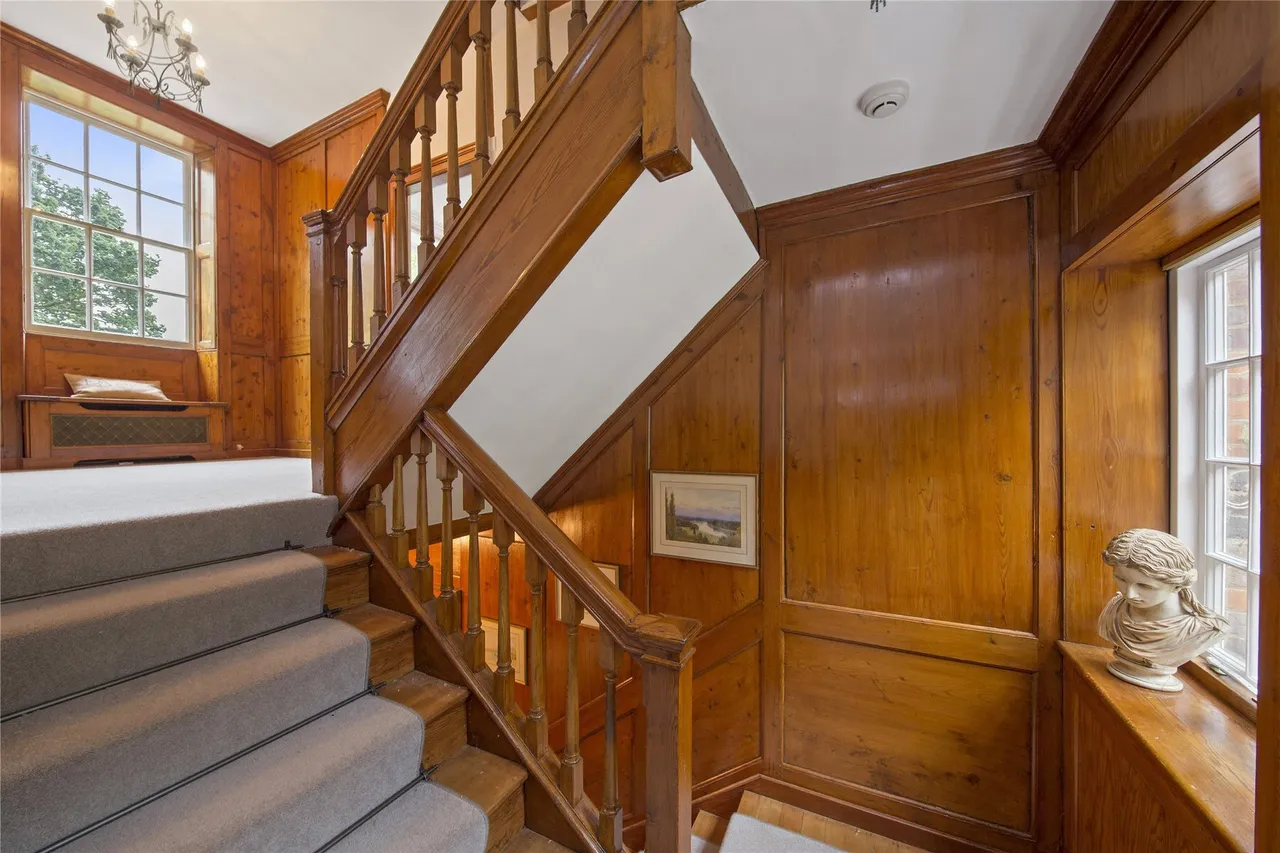 Norwood Farmhouse, Elvedon Road, Cobham, Surrey, KT11, photo 11