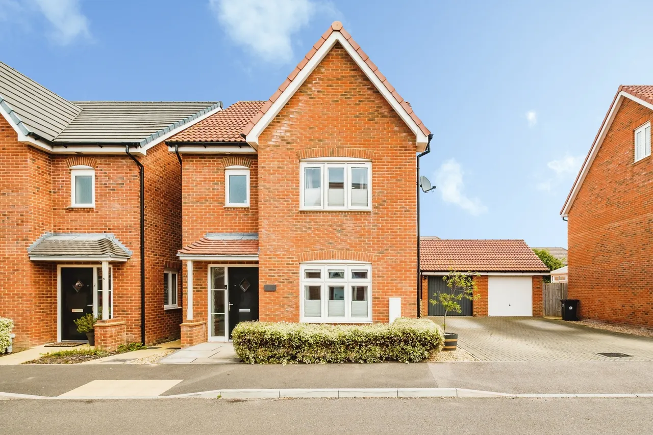 3 bed house for sale — Linseed Way, Yapton, Arundel