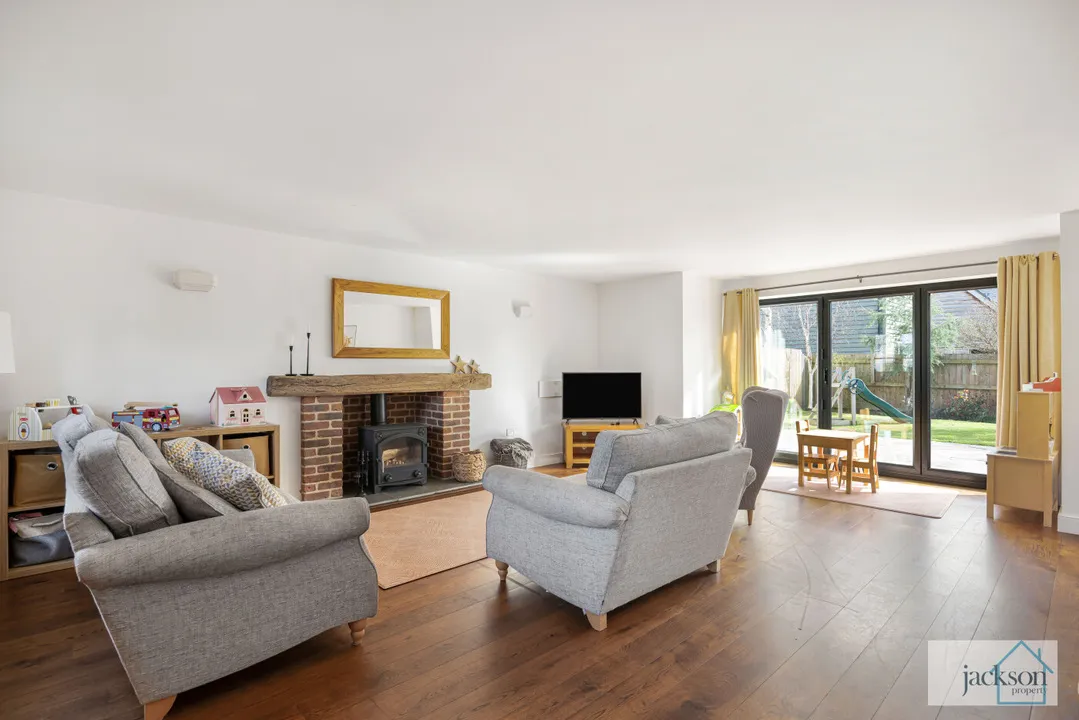 Detached Home with Double Garage, Rose Meadow, Marden, photo 11