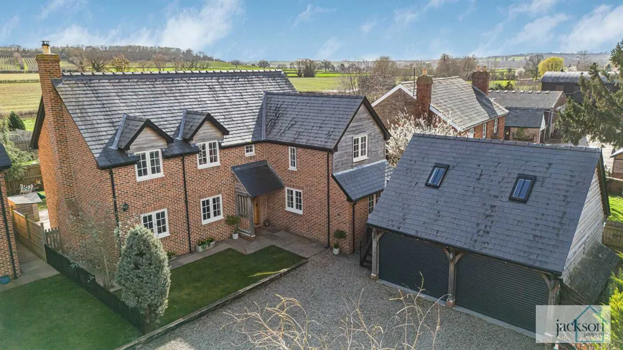 Detached Home with Double Garage, Rose Meadow, Marden, photo 28