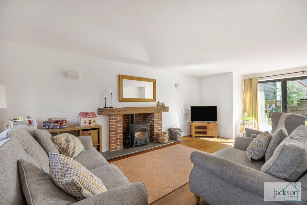 Detached Home with Double Garage, Rose Meadow, Marden, photo 10