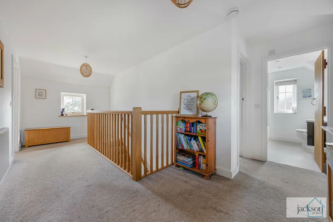 Detached Home with Double Garage, Rose Meadow, Marden, photo 18