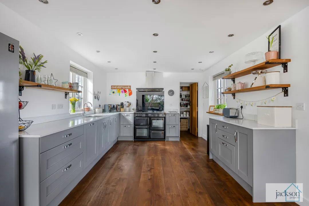 Detached Home with Double Garage, Rose Meadow, Marden, photo 5