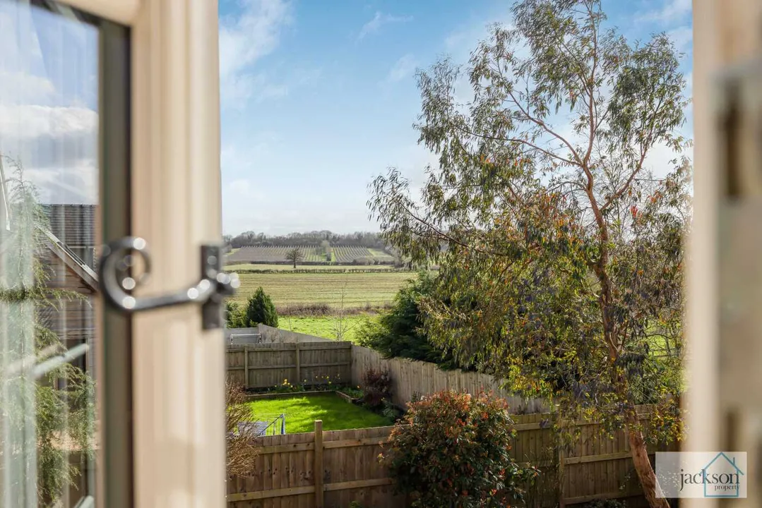 Detached Home with Double Garage, Rose Meadow, Marden, photo 25