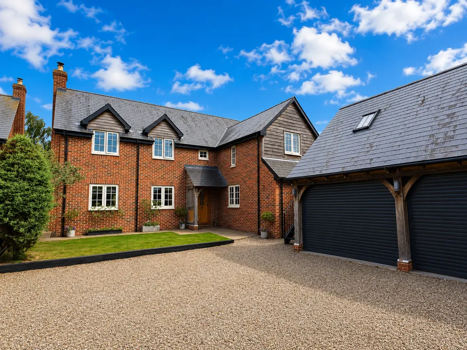 Detached Home with Double Garage, Rose Meadow, Marden, photo 31