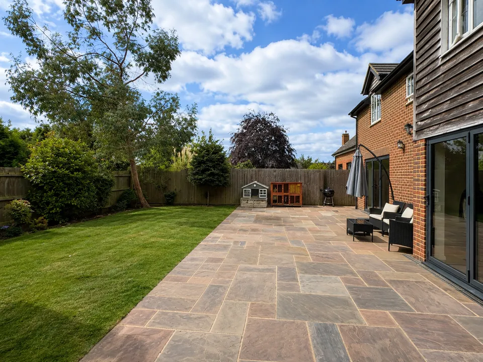 Detached Home with Double Garage, Rose Meadow, Marden, photo 13