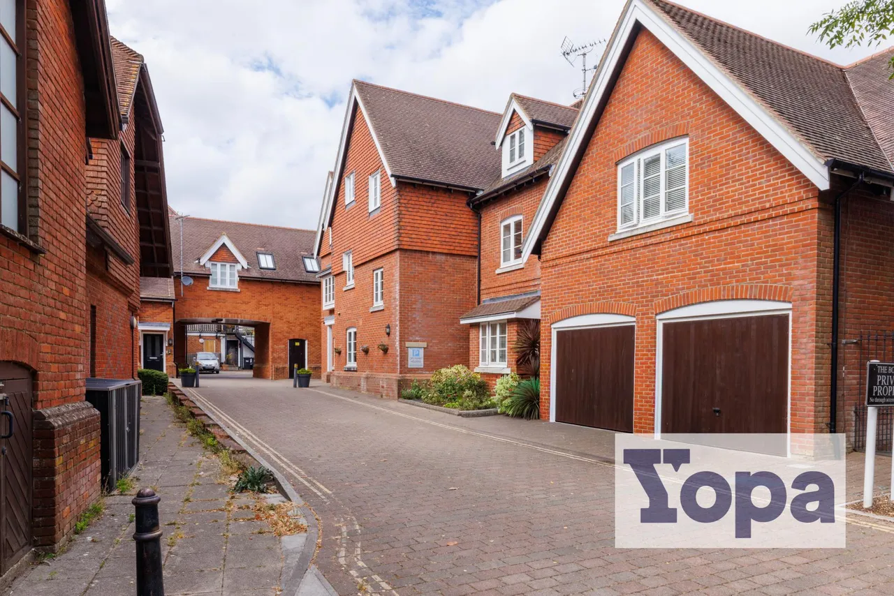 Gosport Lane, Lyndhurst, SO43, photo 2