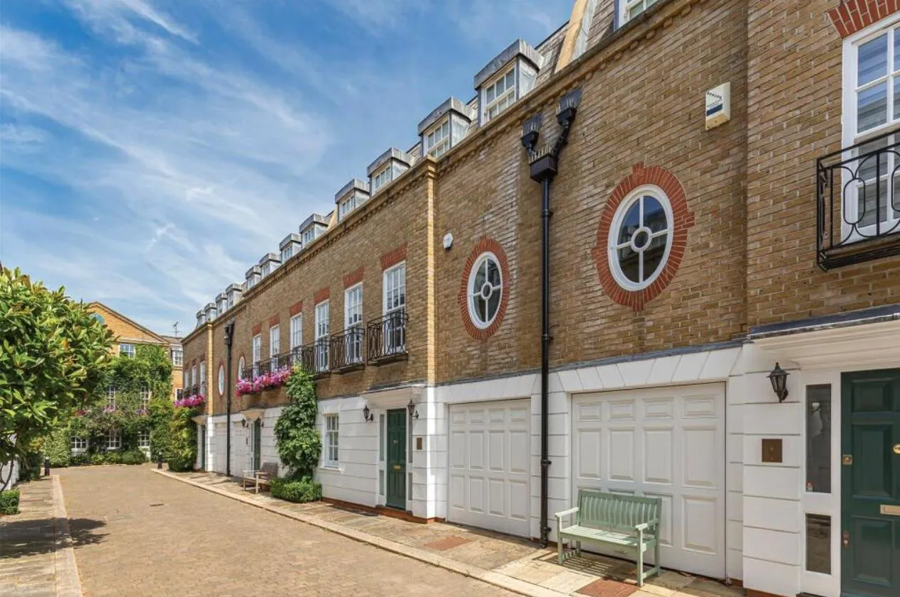 3 bed house for sale, Farrier Walk, London