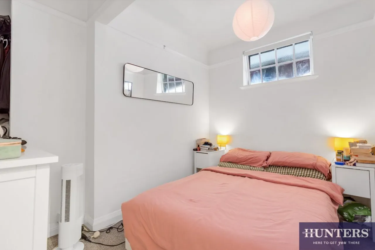 2 bed flat for sale — Hillsborough Court, Mortimer Crescent, London, NW6
