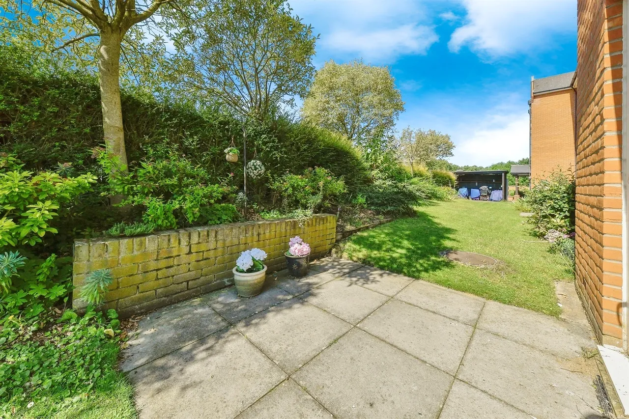 Elmside Walk, Hitchin, SG5, photo 3