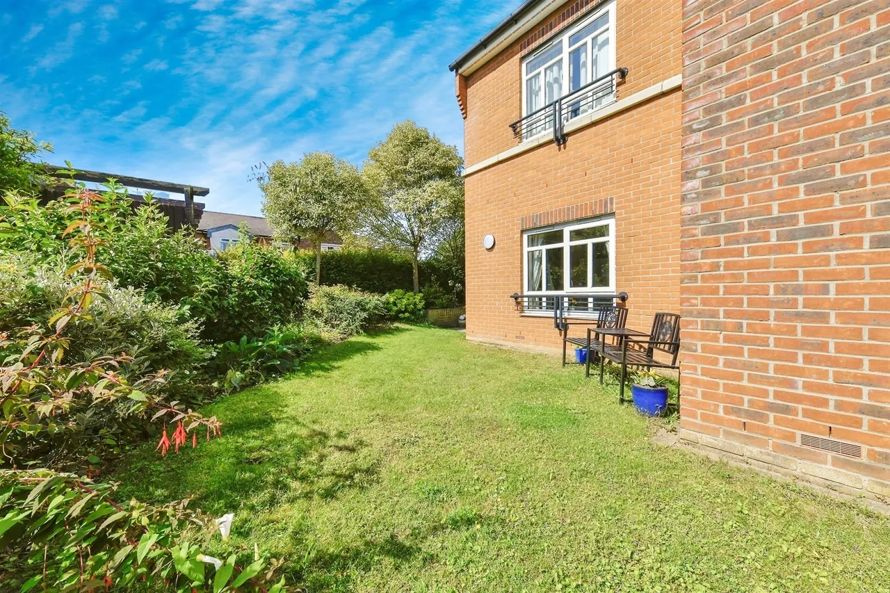 Elmside Walk, Hitchin, SG5, photo 17