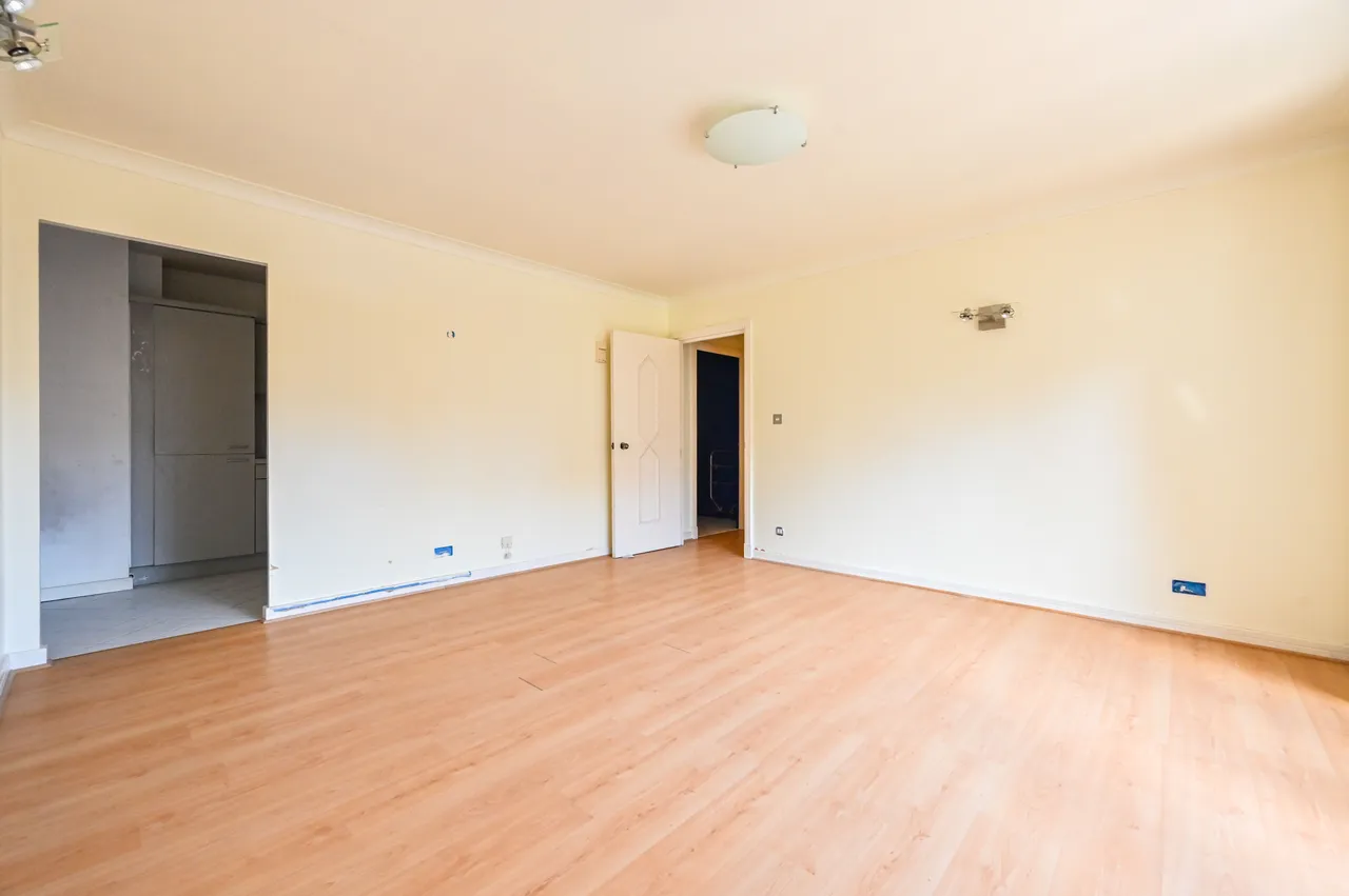 11 Aphrodite Court, Homer Drive, London, photo 7