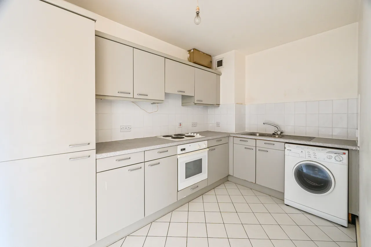 11 Aphrodite Court, Homer Drive, London, photo 3