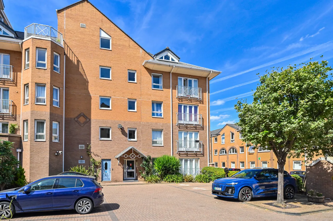 11 Aphrodite Court, Homer Drive, London, photo 5