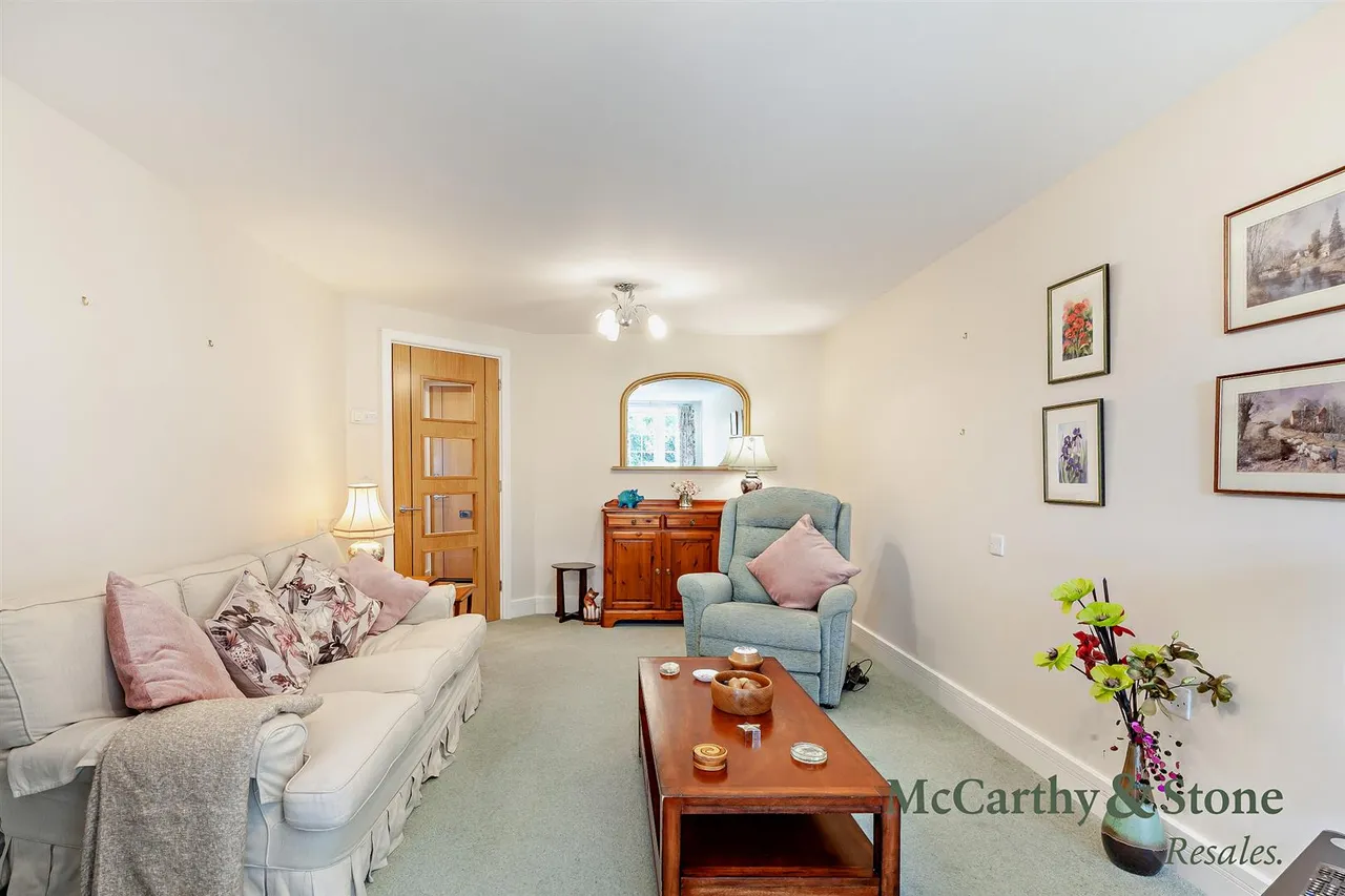 High Street, Epping, CM16, photo 4