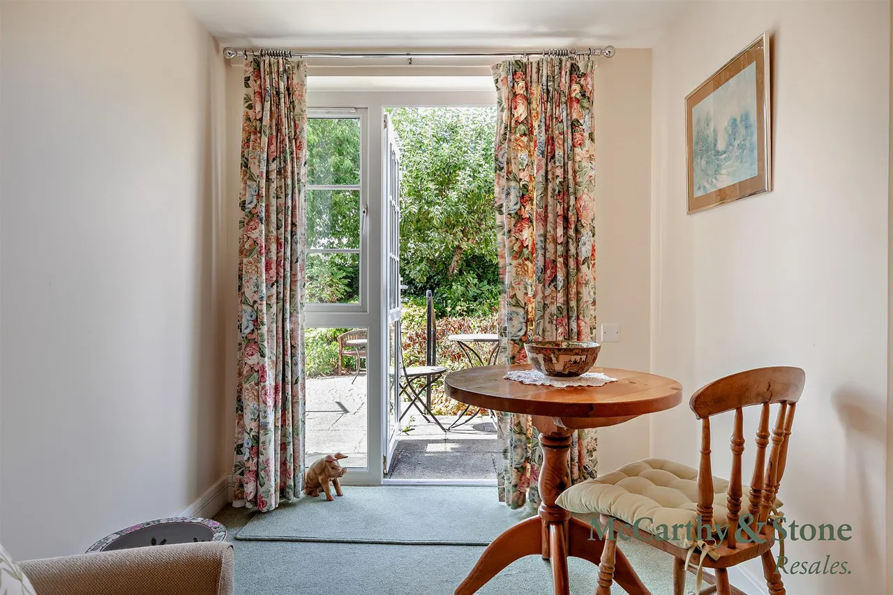 1 bed flat for sale, High Street, Epping, CM16