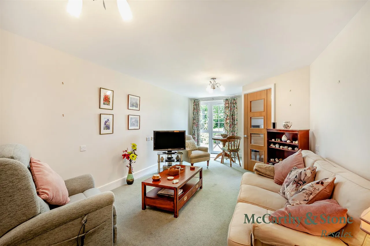 High Street, Epping, CM16, photo 5