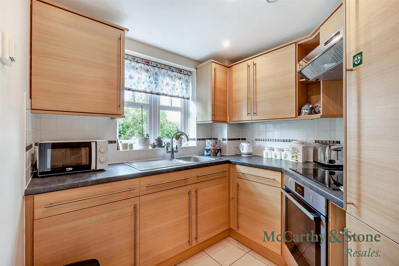 High Street, Epping, CM16, photo 2