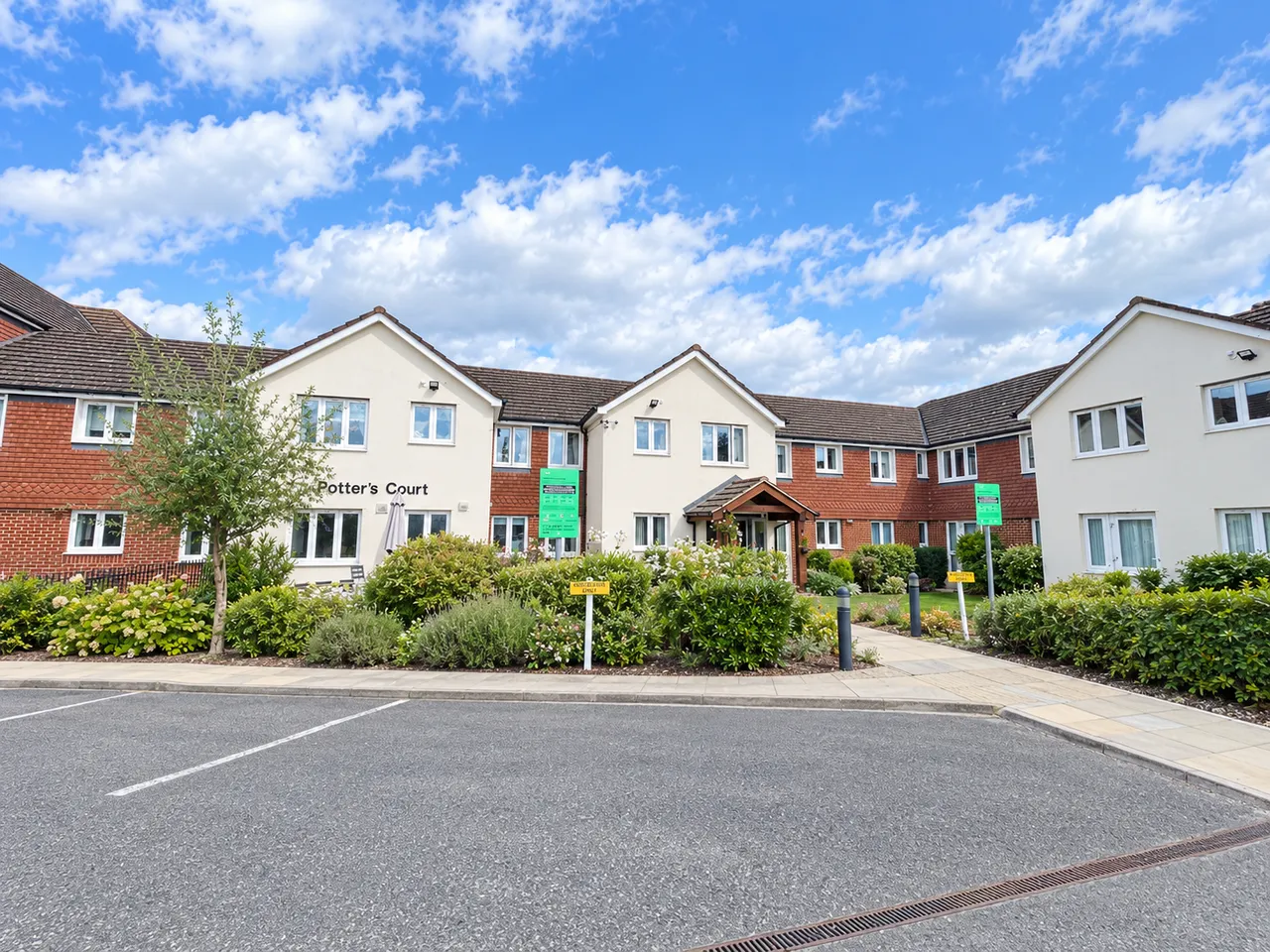 Potters Court, EN6, photo 6