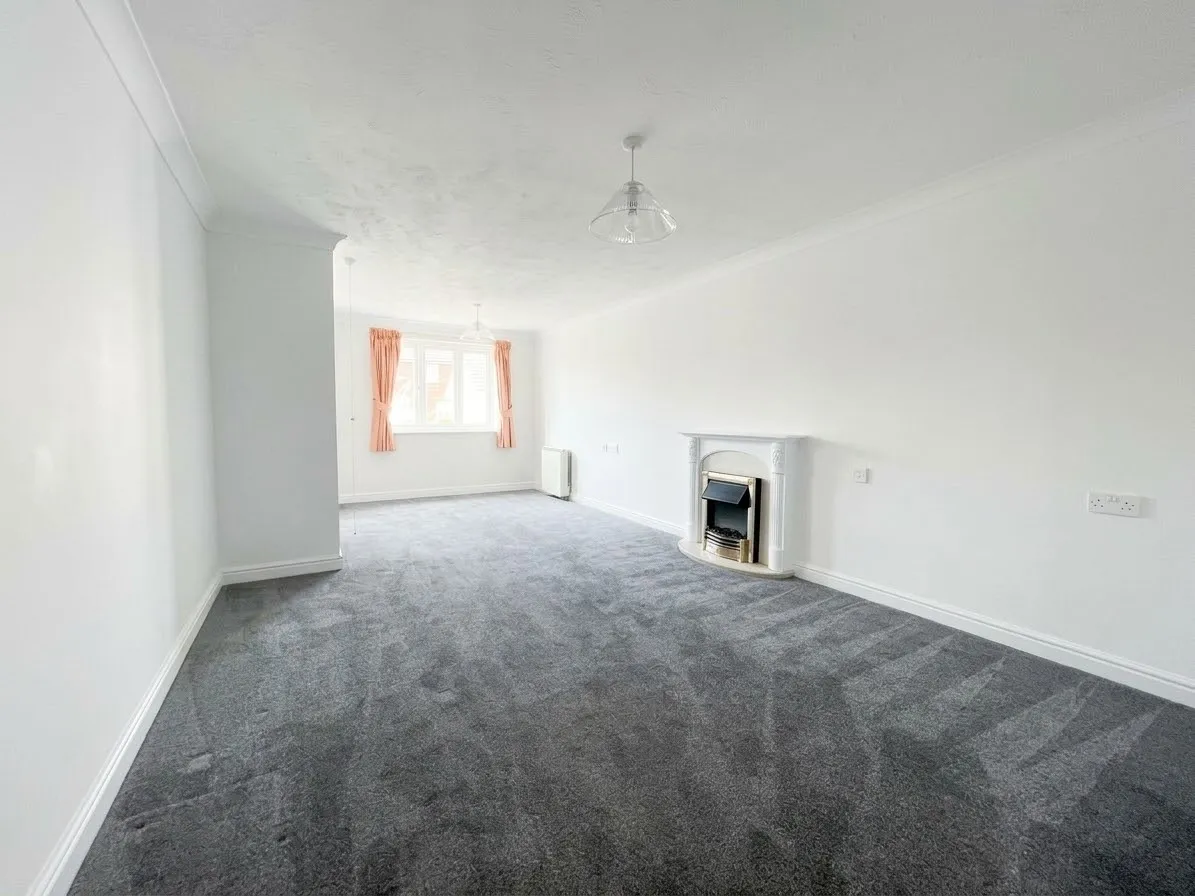 Potters Court, EN6, photo 3