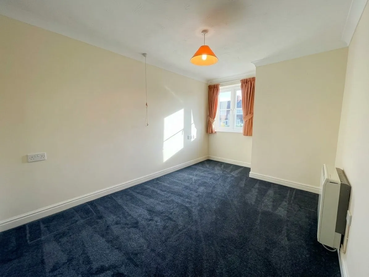 Potters Court, EN6, photo 4