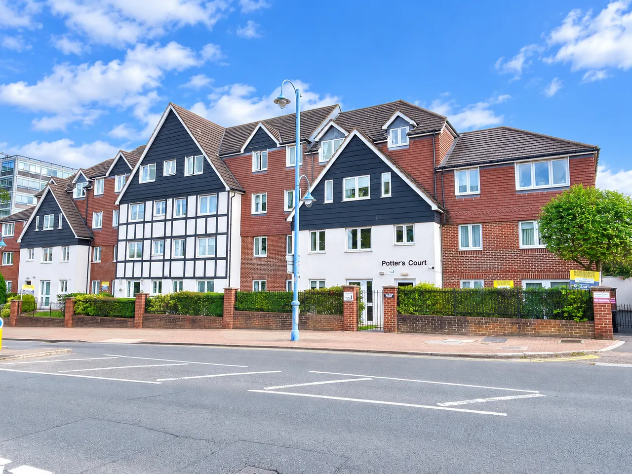 1 bed flat to rent, Potters Court, EN6