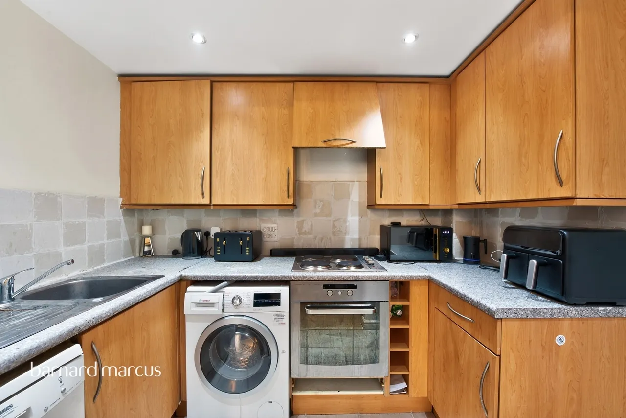 Highfield Road, Feltham, TW13, photo 2