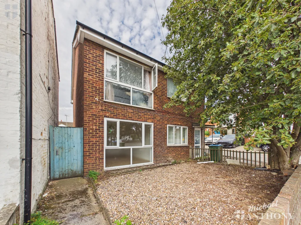 2 bed flat for sale — Park Street, Aylesbury, HP20 1BX