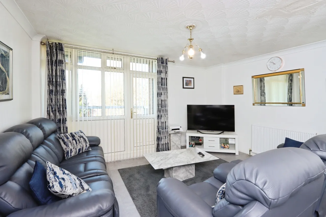 Batemoor Drive, SHEFFIELD, South Yorkshire, S8, photo 3