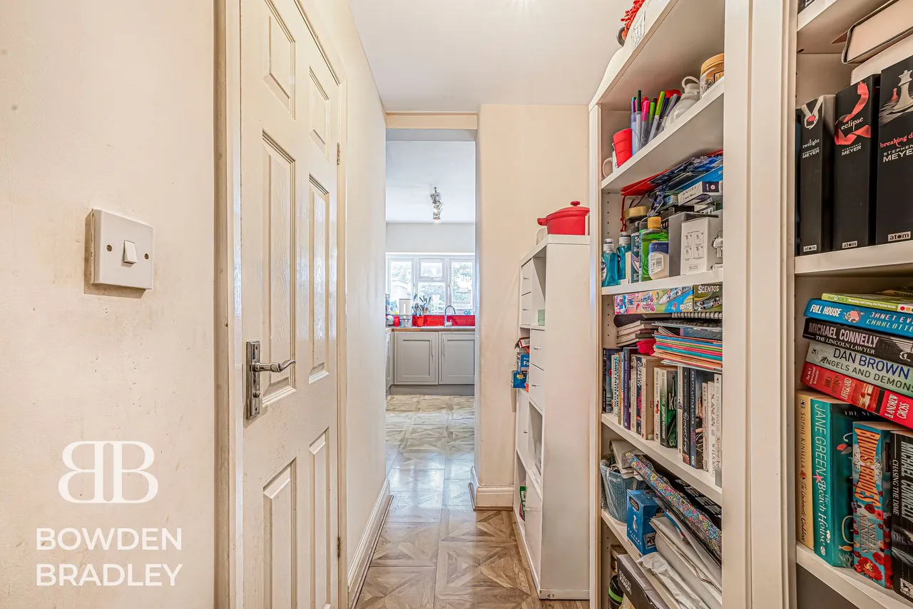 Glenham Drive, Newbury Park, IG2, photo 7