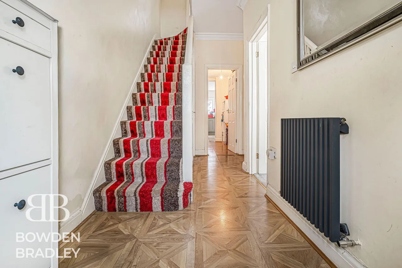 Glenham Drive, Newbury Park, IG2, photo 9