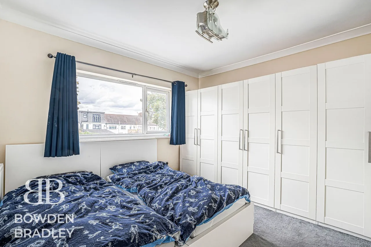 Glenham Drive, Newbury Park, IG2, photo 12