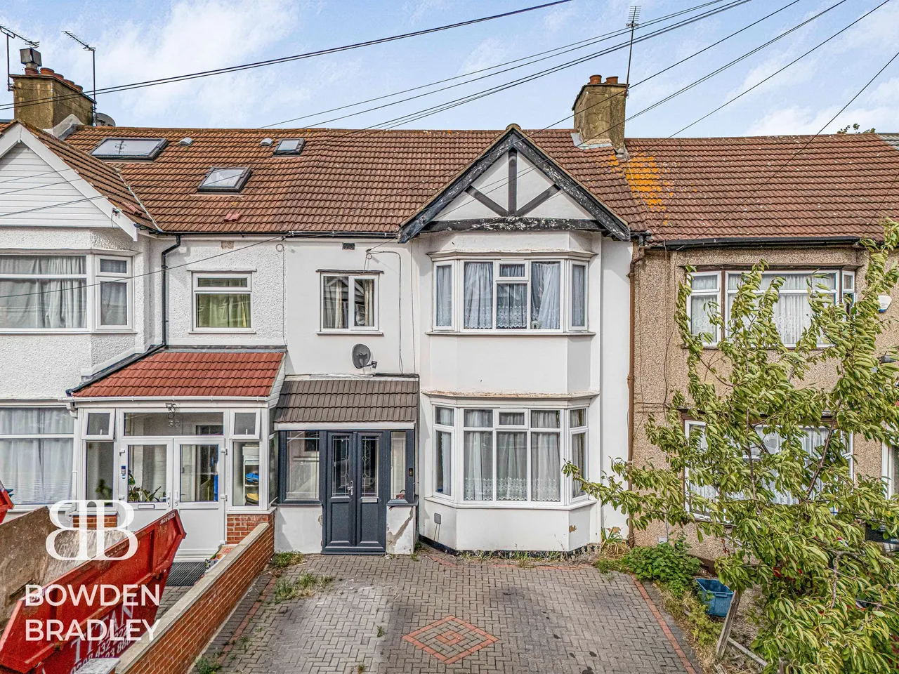 3 bed house for sale — Glenham Drive, Newbury Park, IG2