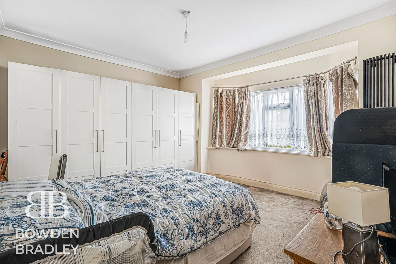 Glenham Drive, Newbury Park, IG2, photo 11