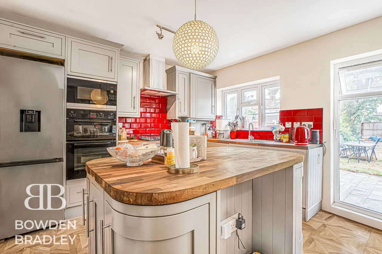 Glenham Drive, Newbury Park, IG2, photo 5