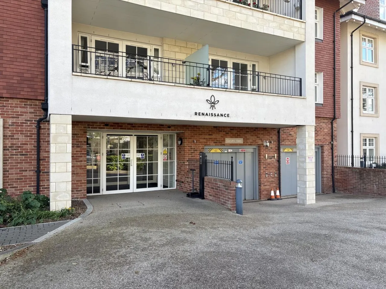 Sandbanks Road, BH14, photo 27
