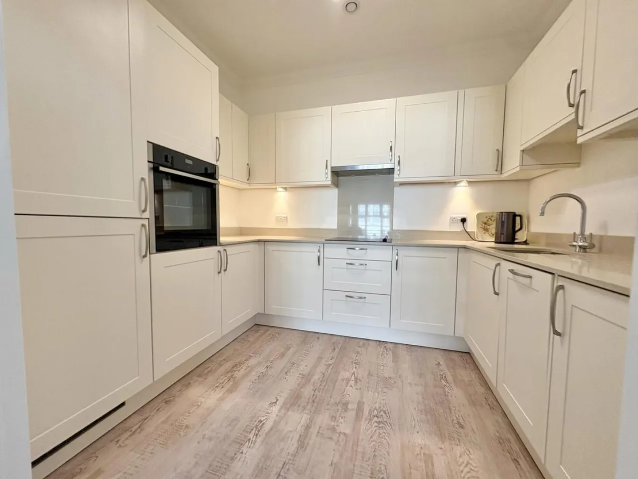Sandbanks Road, BH14, photo 3