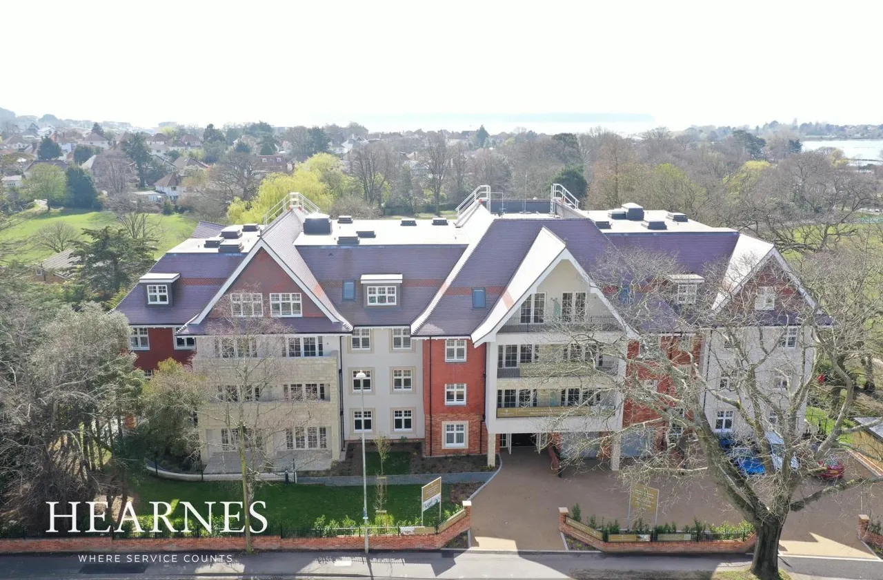 Sandbanks Road, BH14, photo 4