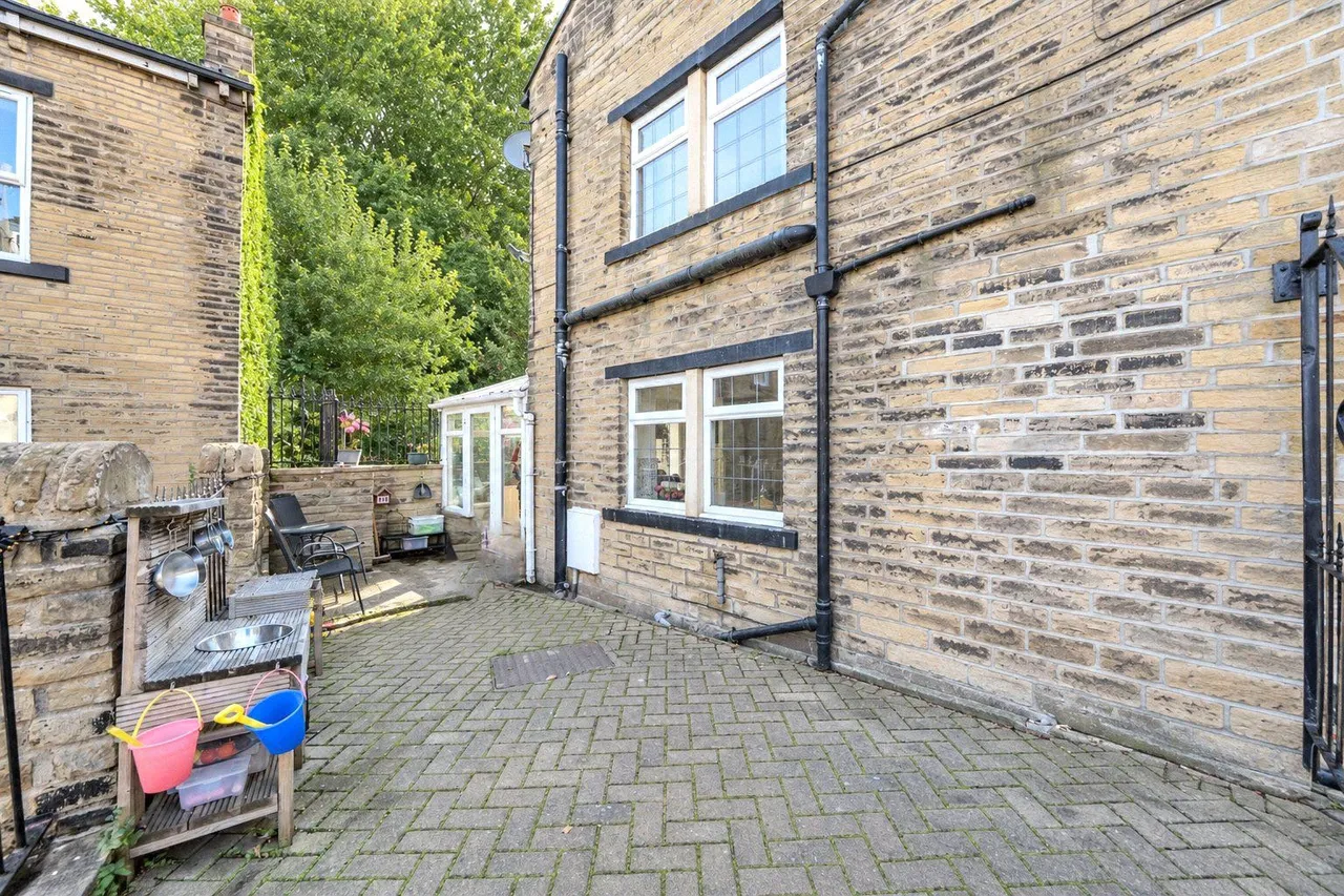 Town Lane, Bradford, BD10, photo 8