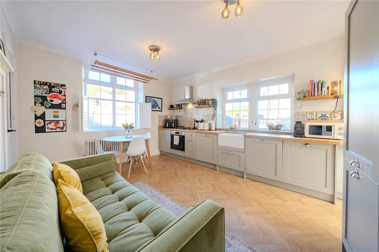 Town Lane, Bradford, BD10, photo 3